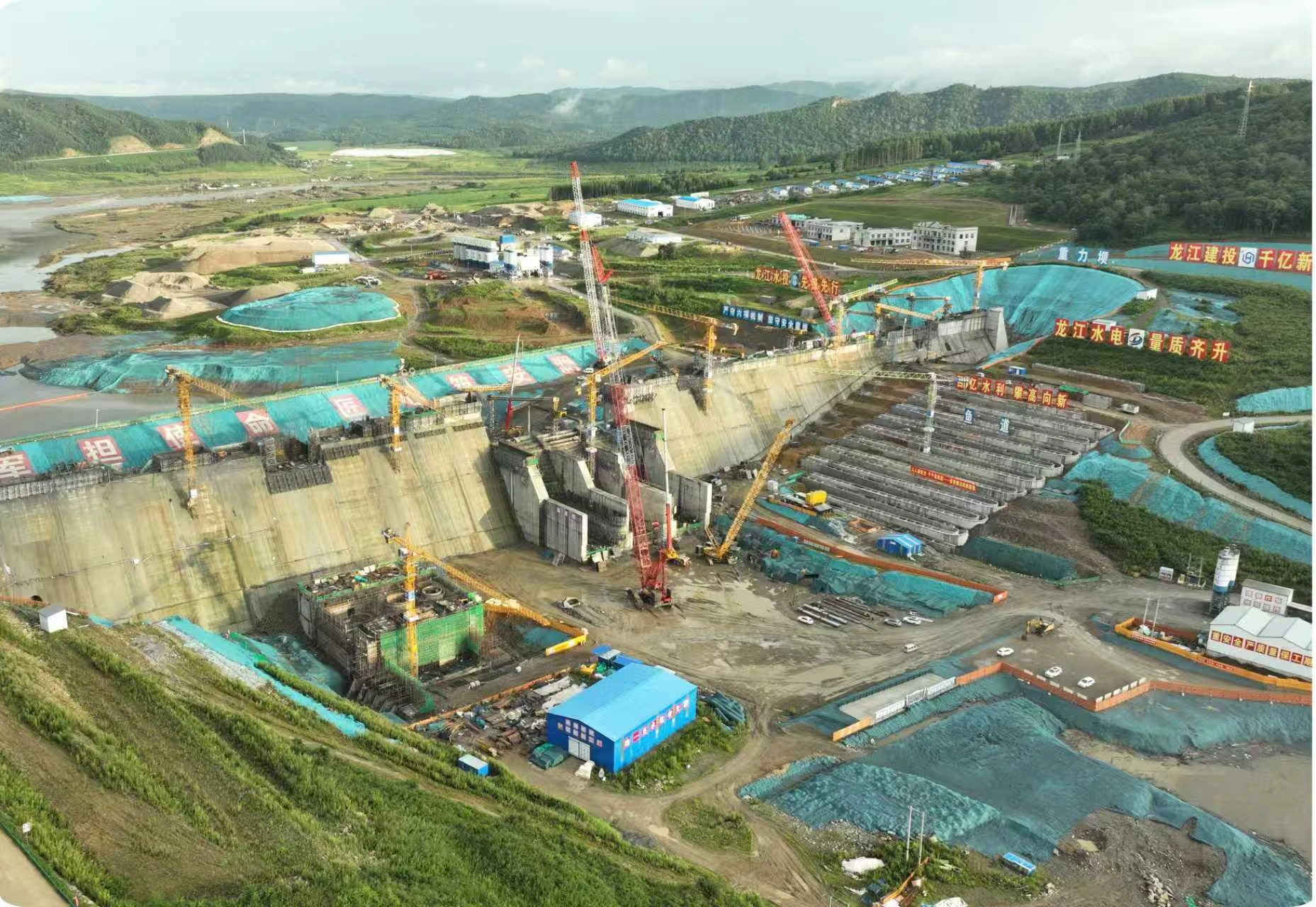 大坝主体施工现场